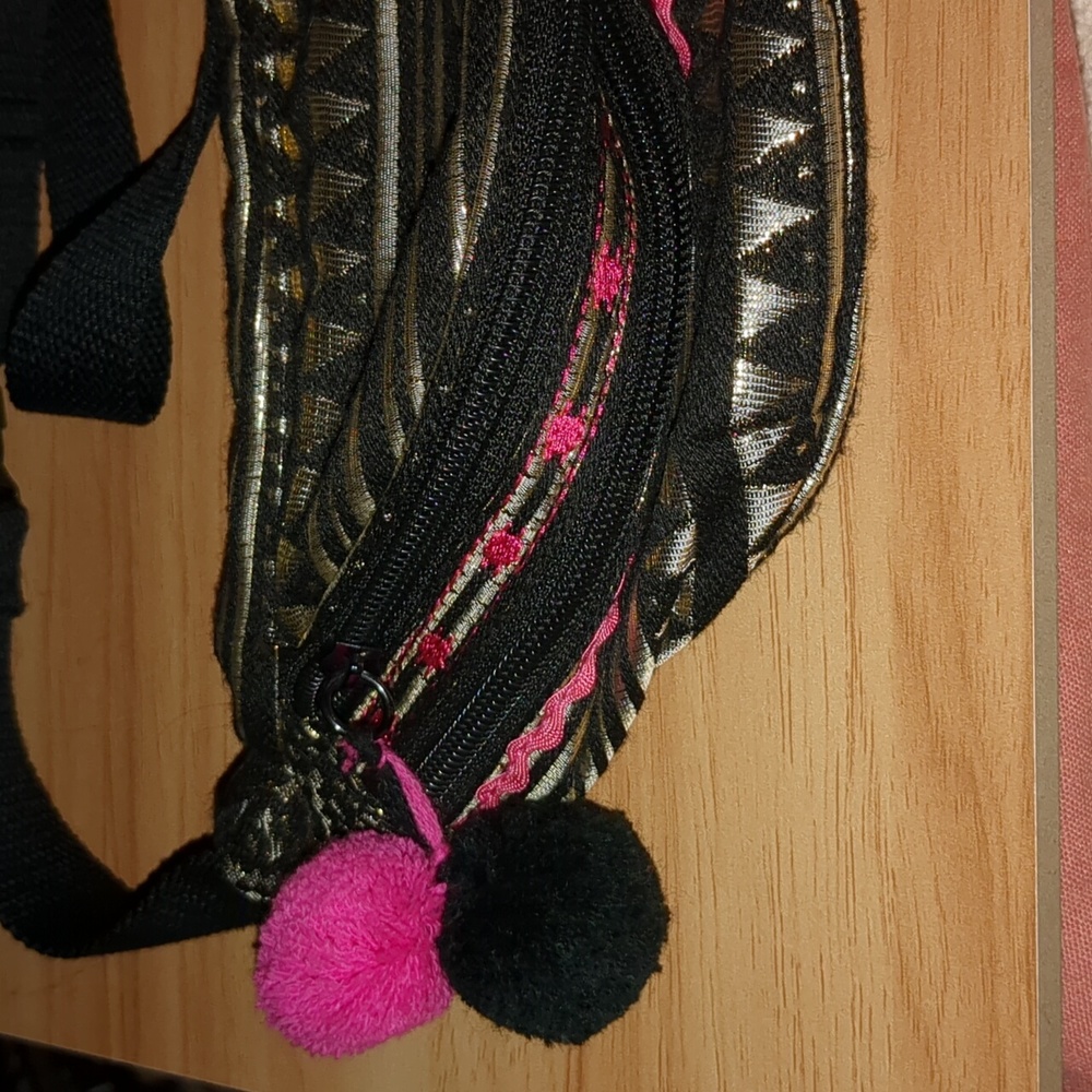 •Adjustable Metallic Thread Fanny Pack - Picture 3 of 12